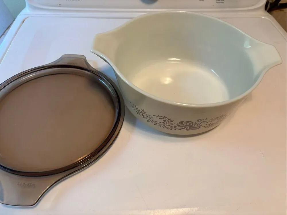 Vintage Pyrex Homestead Brown 2.5 Qt. Casserole Dish